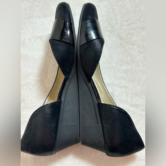 Bandolino Classic Black Glossy and Textured Wedge Heel Pumps - Picture 7 of 10